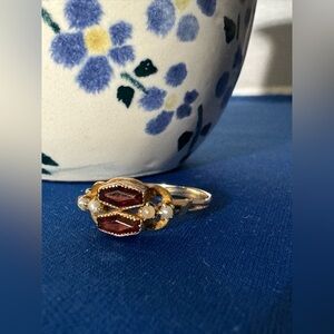 10K gold Garnet/Pearl ring